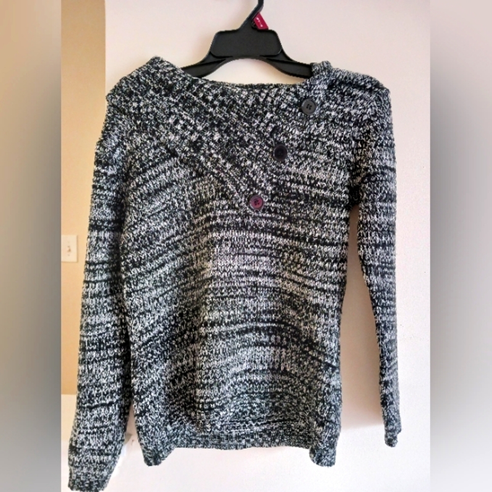 Sweater good for winter and windy weather